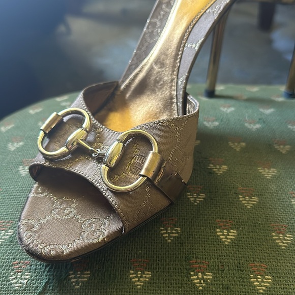 Authentic GUCCI brown CG fabric horsebjt open toe slide sandals size 8B - Picture 3 of 9